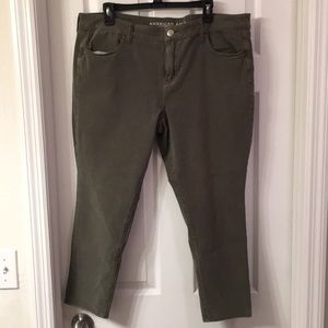 American Eagle green sateen capri jegging
